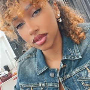 Meet your Posher, Sade